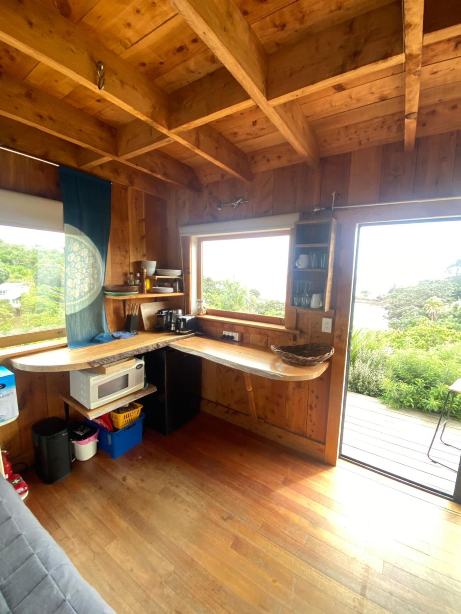 Kereru Cabin - Spectacular Seaviews, Rustic, Glamping Eco Adventure Палм-Бич Экстерьер фото